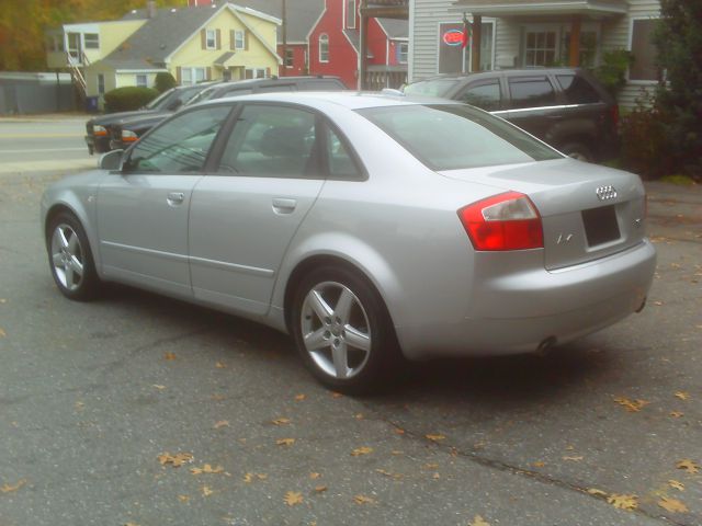 Audi A4 2005 photo 2