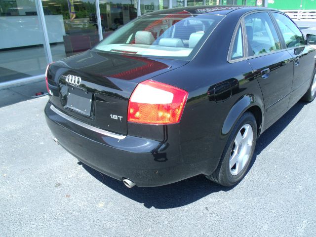 Audi A4 2005 photo 2