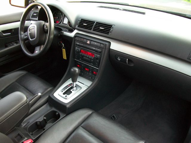 Audi A4 2006 photo 2