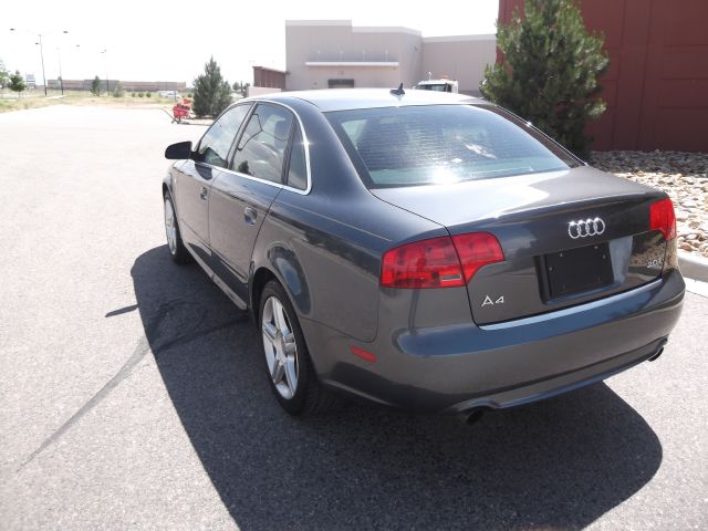 Audi A4 3.0 Quatro AWD Sedan