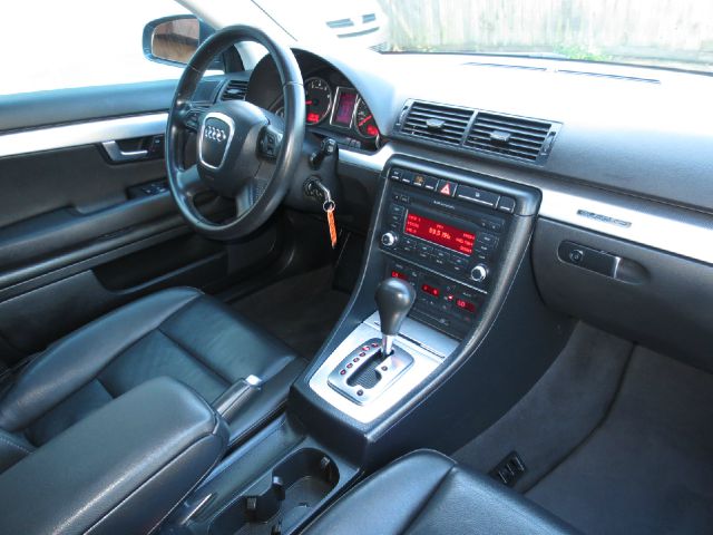 Audi A4 2008 photo 16