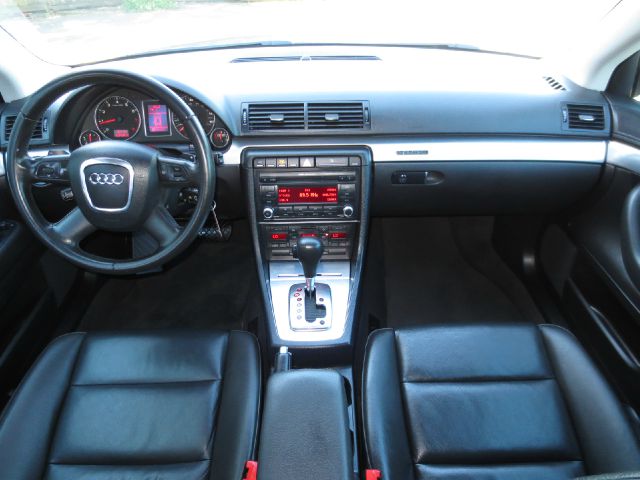 Audi A4 2008 photo 2