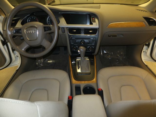 Audi A4 2009 photo 2