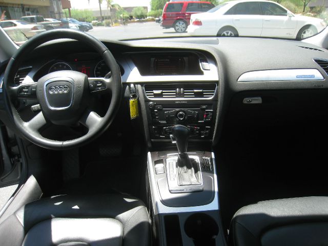 Audi A4 2009 photo 2