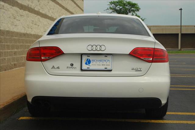 Audi A4 2009 photo 4