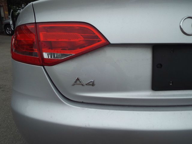 Audi A4 2009 photo 2