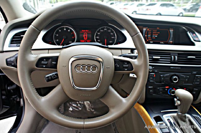 Audi A4 2009 photo 2