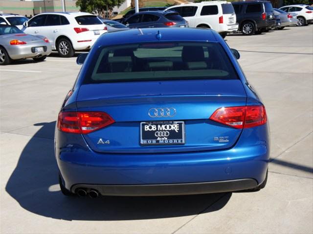 Audi A4 2009 photo 2