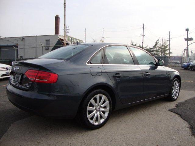 Audi A4 2009 photo 2