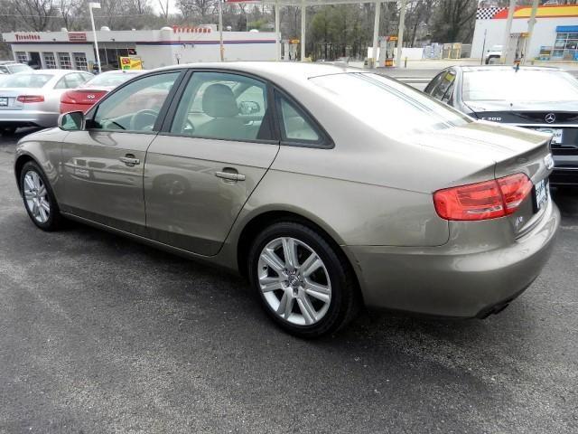 Audi A4 2010 photo 2