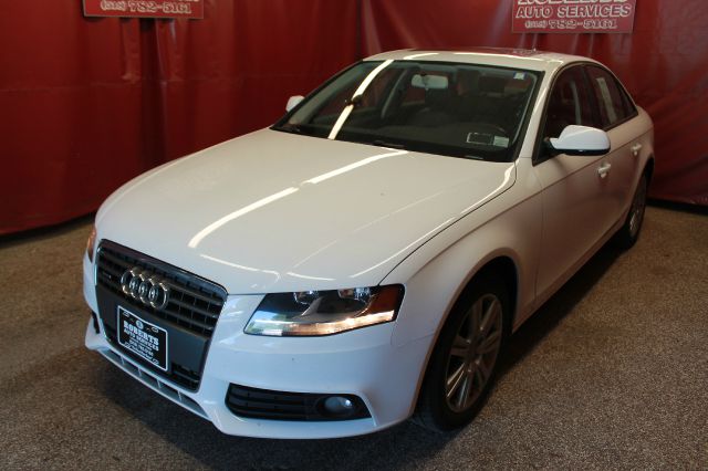 Audi A4 2010 photo 2