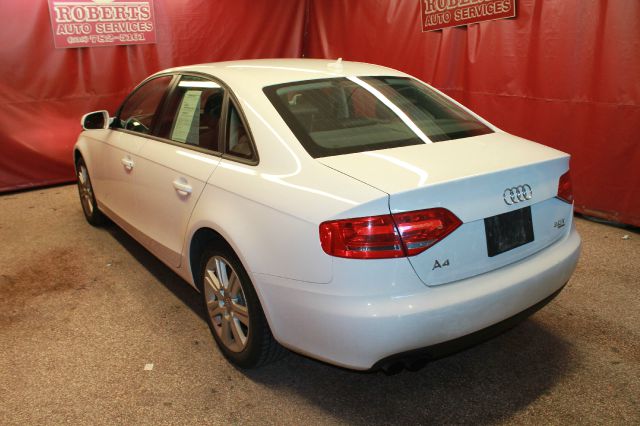 Audi A4 2010 photo 4