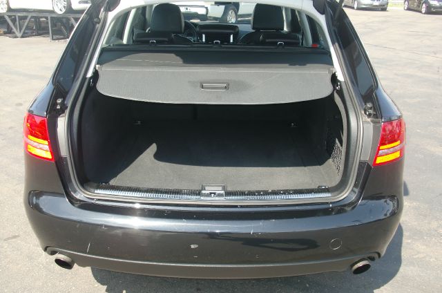 Audi A4 2010 photo 2