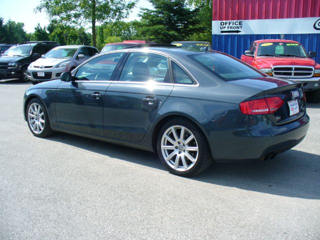 Audi A4 2010 photo 2