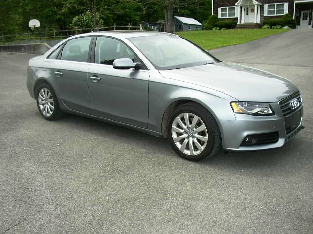 Audi A4 2010 photo 2