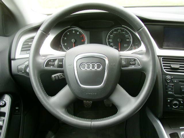 Audi A4 2010 photo 4