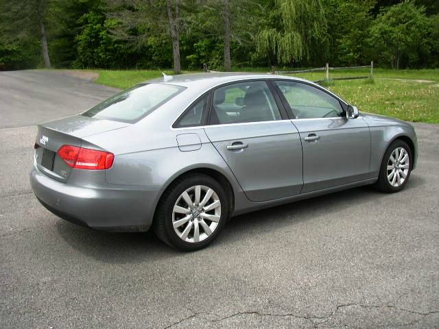 Audi A4 2010 photo 6