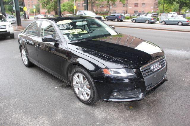 Audi A4 2010 photo 2