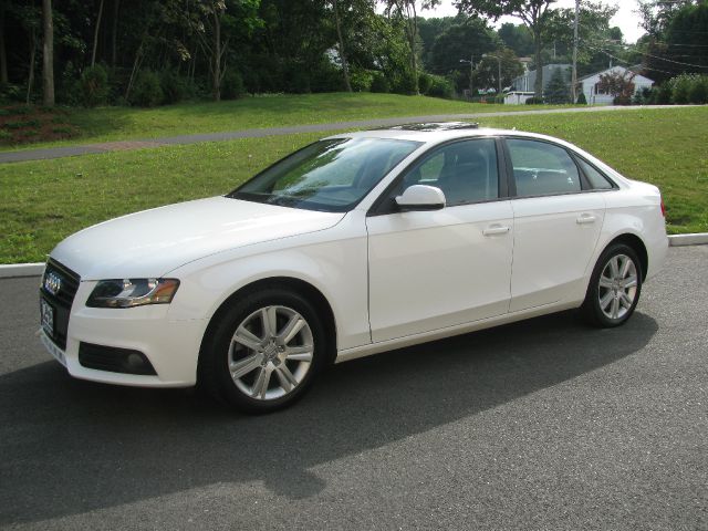 Audi A4 2010 photo 2