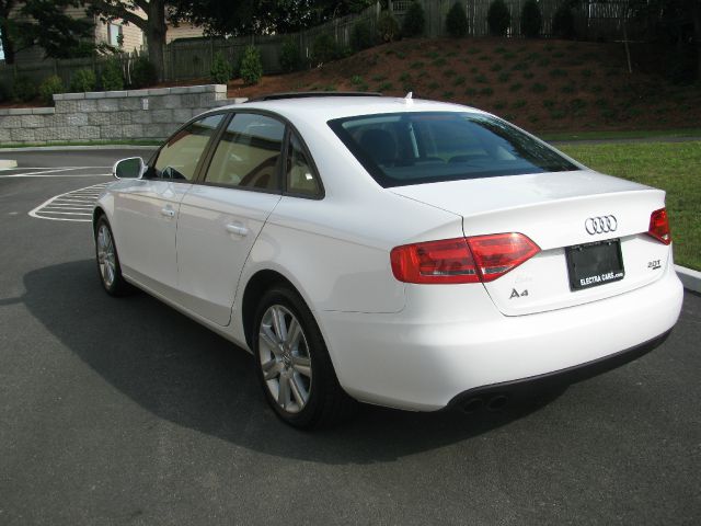 Audi A4 2010 photo 4