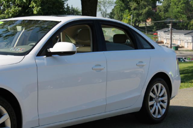 Audi A4 2010 photo 1