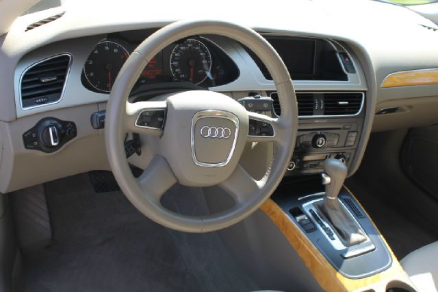 Audi A4 2010 photo 10