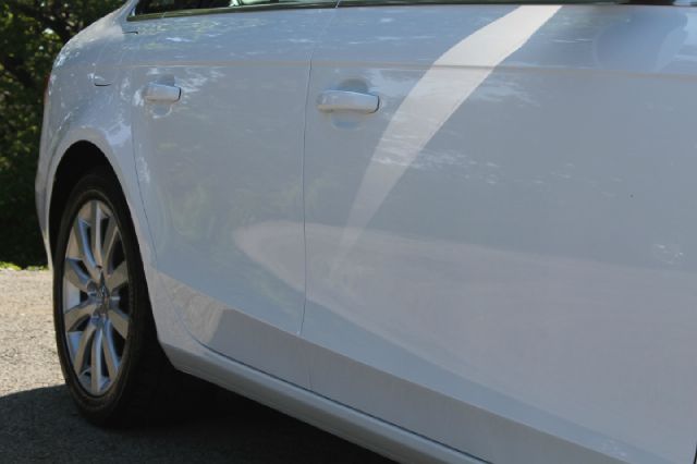 Audi A4 2010 photo 28