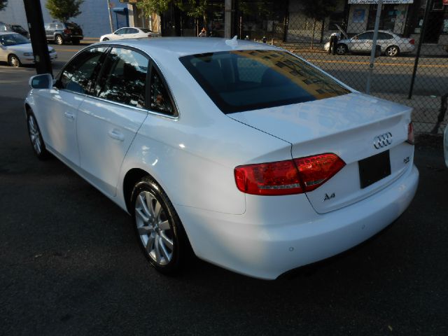 Audi A4 2011 photo 3