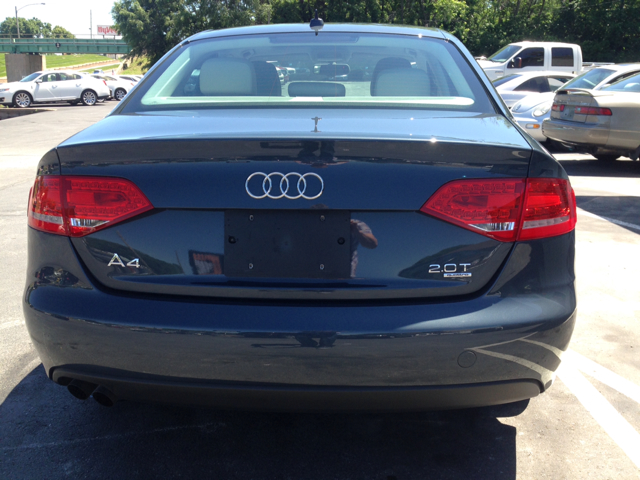 Audi A4 2011 photo 2