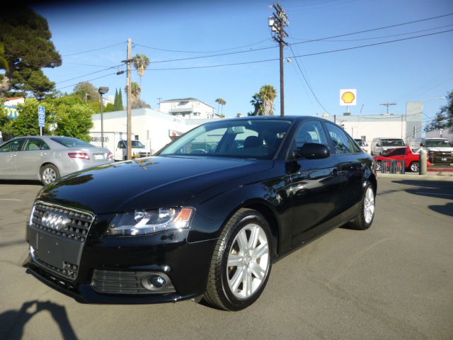 Audi A4 2011 photo 1