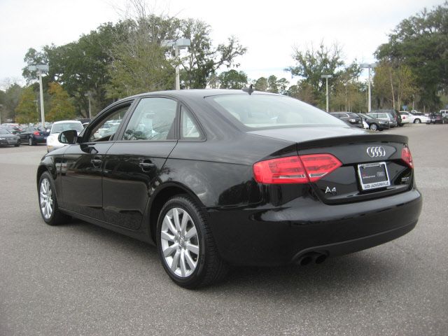 Audi A4 2012 photo 2