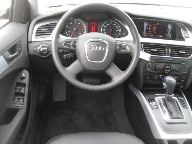 Audi A4 2012 photo 1