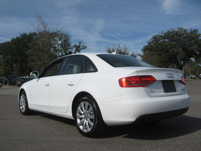 Audi A4 2012 photo 2