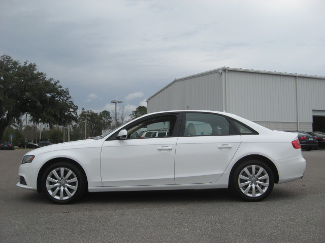 Audi A4 2012 photo 1