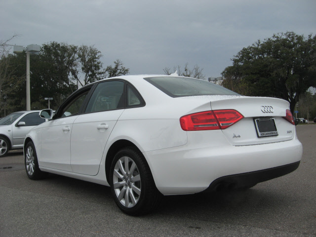 Audi A4 2012 photo 2