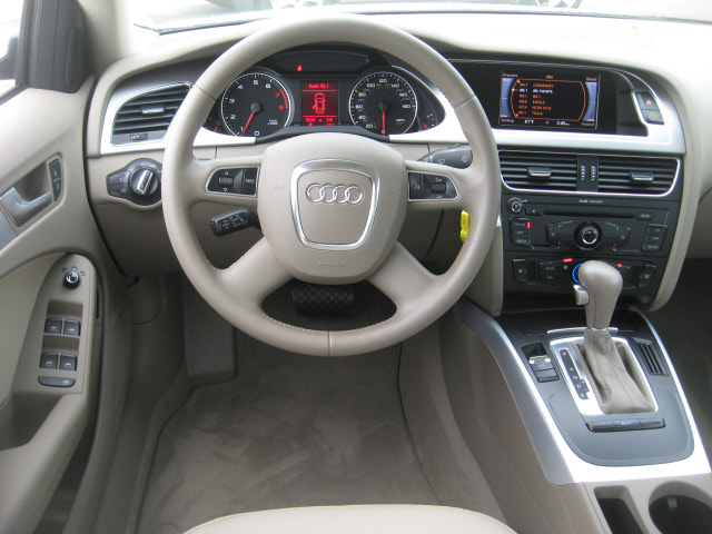 Audi A4 2012 photo 3