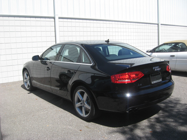 Audi A4 2012 photo 2