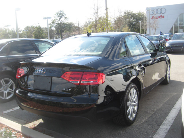 Audi A4 2012 photo 2