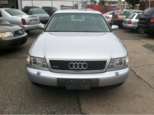 Audi A8 1999 photo 2