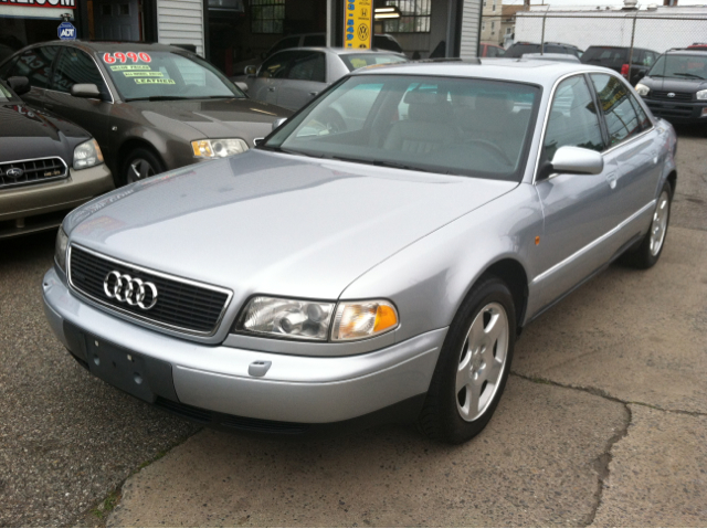 Audi A8 1999 photo 3