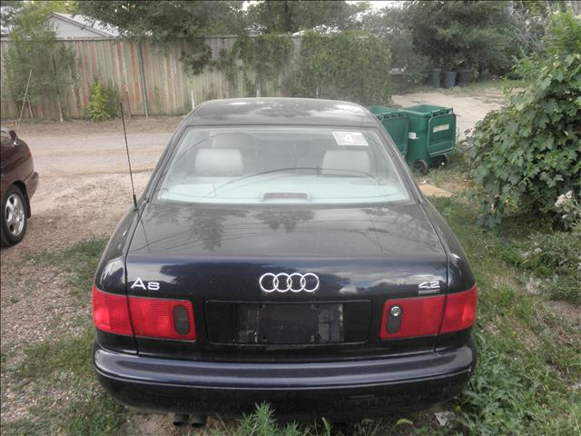 Audi A8 1999 photo 1