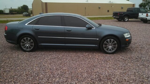 Audi A8 2004 photo 2