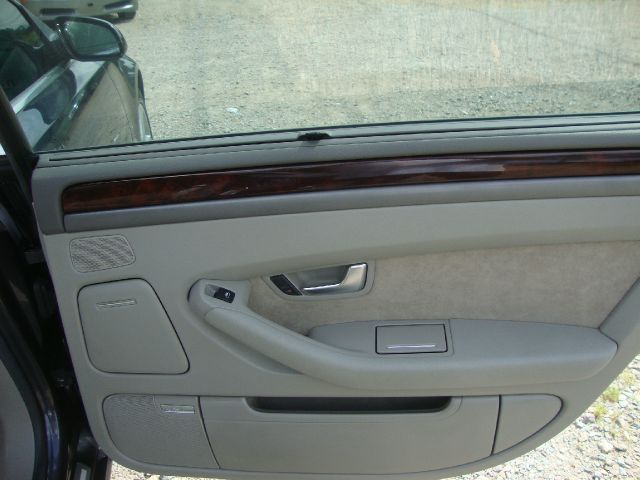 Audi A8 2004 photo 1