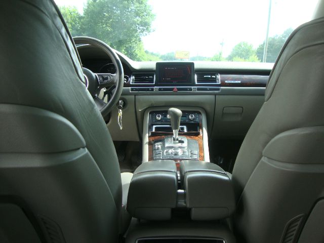 Audi A8 2004 photo 21