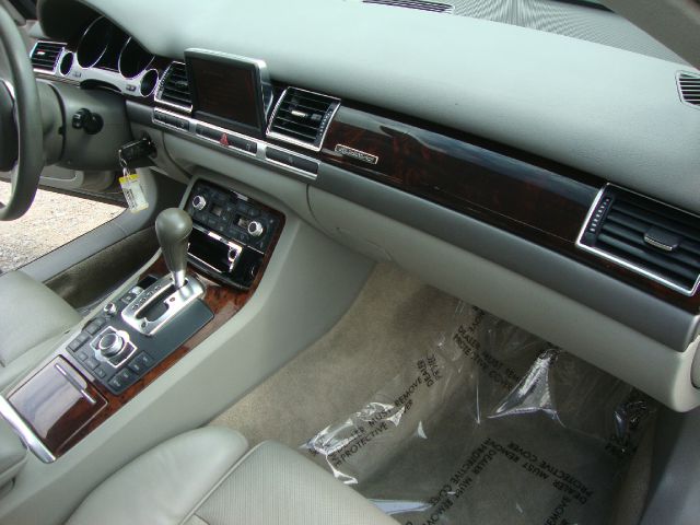 Audi A8 2004 photo 35