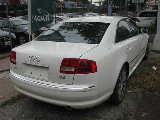 Audi A8 2005 photo 2