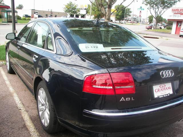 Audi A8 2008 photo 2