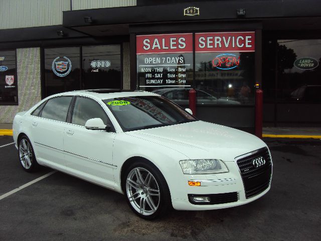 Audi A8 2009 photo 1