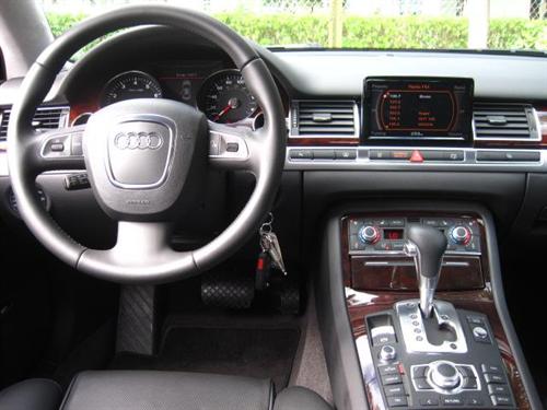 Audi A8 2010 photo 2