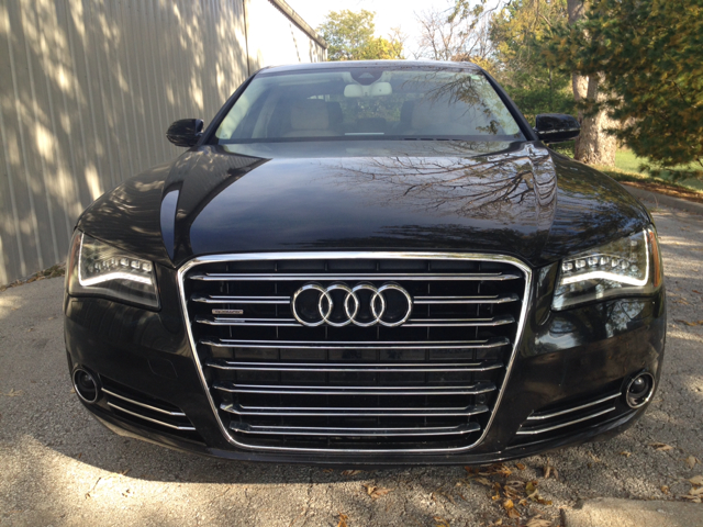 Audi A8 2011 photo 3